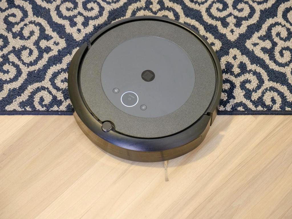 Robot de aspirare inteligent